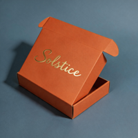 Boîtes d'expédition en carton ondulé recyclables personnalisées de luxe avec logo, revêtement UV, dorure à chaud, pelliculage mat et doublure en mousse pour cosmétiques haut de gamme