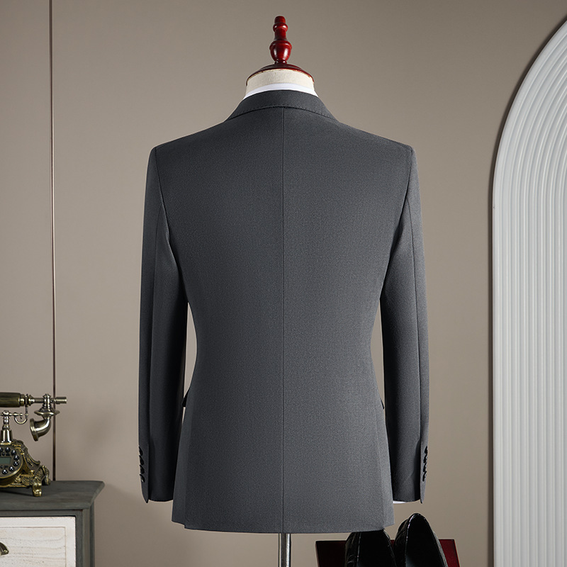 Gris foncé [costume unique]