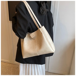 Sacs en cuir PU souple de couleur unie rétro pour <span class=keywords><strong>Com</strong></span> Ting, grande capacité, sacs à main tendance pour femmes, sacs fourre-tout, sacs pour femmes, sac à main - Product Image 4