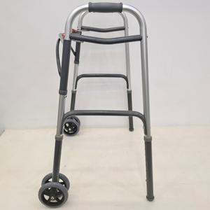 Déambulateur pliable standard à 2 boutons avec roues pour seniors et adultes - Jambes réglables - Matériel en acier - Aide à la marche de base - Product Image 3