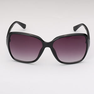 Gafas de sol cuadradas OEM para mujer con protección UV400 Opciones de color Pantone Recién llegado - Product Image 2