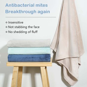 Set de 2 Toallas de Ducha de Forro Polar de Coral de Microfibra Súper Suaves, Multicolor y de Secado Fácil, Técnica no Tejida, Venta al por Mayor - Product Image 3