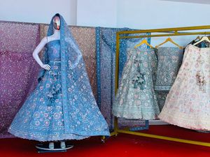 Lehenga Choli semi-cousu de style indien, exquis et brodé, pour adultes, par Hinda Designer, entièrement orné de pierres Zarkan et de diamants - Product Image 3