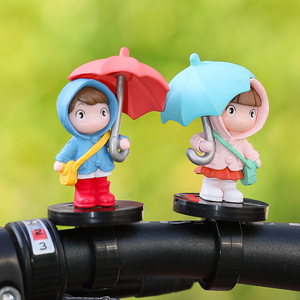 Figurine de fille avec parapluie, décoration de voiture de dessin animé, mini ornement en plastique pour intérieur de véhicule, poupée décorative, jouet unisexe - Product Image 1