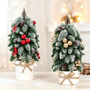 Lot de mini-sapins de Noël en pot avec décorations baies et pommes de pin, petit arbre artificiel rustique pour table, ornement de fête - Product Image 1