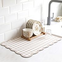 Tapis de bar à café personnalisé, résistant à la chaleur, anti-huile, antidérapant, absorbant, à motif gingham festonné, avec support en caoutchouc pour comptoir