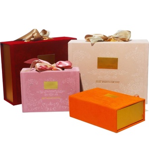 Handheld Flip-Top <b>Wedding</b> Candy <b>Box</b> Custom High-End Creative Corrugated Board Packaging 2mm Thickness Stamping Handled Mother's - Product Image 1