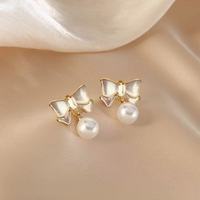 Boucles d'oreilles Sweety en plaqué or 14 carats avec nœud papillon Boucles d'oreilles mignonnes en forme de perle Accessoires cadeaux pour filles