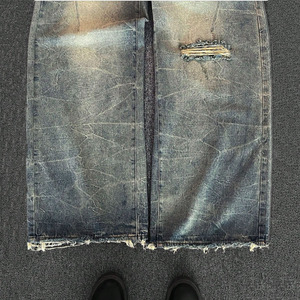 <span class=keywords><strong>Pantalones</strong></span> Vaqueros <span class=keywords><strong>Anchos</strong></span> Tipo Cimitarra de Mezclilla Lavada con Desgastes <span class=keywords><strong>para</strong></span> <span class=keywords><strong>Hombre</strong></span> Diseño Punk Urbano de Corte Holgado y Pierna Ancha con Parches - Product Image 3