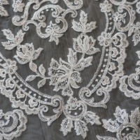 Tissu en dentelle maille ivoire avec sequins floraux et perles pour robes de mariée, voiles et accessoires DIY