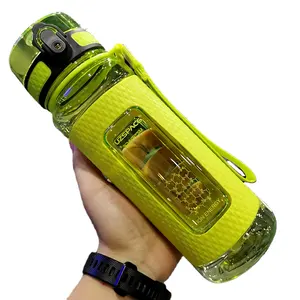 UZSPACE ขวดน้ําแขนซิลิโคนพลิกเพียงคลิกเดียว 700 มล. เครื่องดื่มกีฬาปลอดสาร BPA พร้อมฝาปิดสําหรับการตั้งแคมป์
