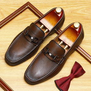 Zapatos Oxford de cuero verde italiano de alta gama, hechos a mano con diseño de grabado láser, elegantes y formales. - Product Image 1