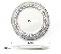 Service de vaisselle de luxe durable en porcelaine fine de style européen avec incrustations dorées, assiettes rondes en céramique émaillée pour dîner occidental