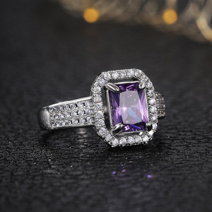 Anello a Doppio Strato con Forma Quadrata Elegante Anello da Dito per Donne - Product Image 6