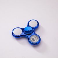 Jouet promotionnel pas cher, jouet lumineux qui brille dans le noir, jouet à peindre électrolytiquement, spinner à doigts coloré, spinner LED pour adultes