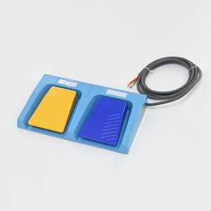 Interruptor de pie doble electroquirúrgico de plástico impermeable IP68 con pedales dobles - Product Image 1