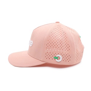 หมวกแก๊ปปักลายโลโก้สีชมพูแบบยูนิเซ็กซ์ 5 ชิ้น ทำจากโพลีเอสเตอร์ผสมสแปนเด็กซ์ กันน้ำ ตัดด้วยเลเซอร์ รูระบายอากาศ ปีกโค้ง - Product Image 3