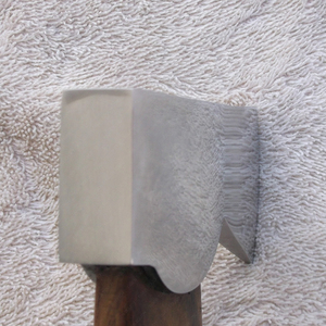 Hacha de acero de Damasco hecha a mano personalizada, herramienta de madera para acampar al aire libre de grado Industrial de alta calidad con cubierta protectora - Product Image 2