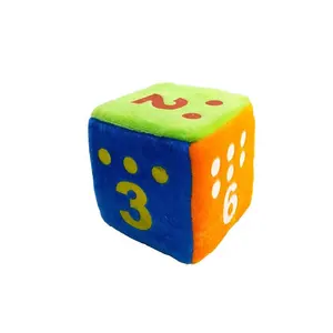 Dados de juego de felpa suave personalizados, cubo bordado relleno, juguetes para niños