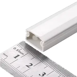 Brandvertragende 0.8Mm Dikte Klein Formaat Decoratieve Vierkante Type Pvc Kabel Trunking