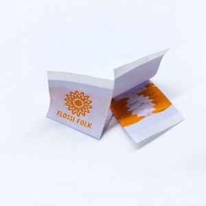 ป้ายทอแบบพับกลางที่ออกแบบเองสำหรับเสื้อผ้า - Product Image 1