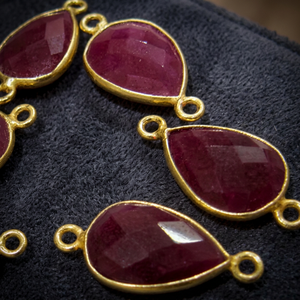 Ruby <b>Heart</b> Shape Briolette Bezel Connectors Charms Size 10x14mm Semi Precious Stone Double Loop High Quality Silver/Gold/<b>Black</b> - Product Image 3