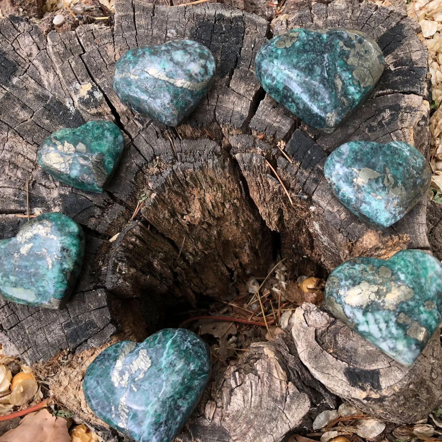 Groothandel Natural Healing Stone Crystal Heart Getrommeld Stone Green Jade Met Pyriet Hart Voor Genezing