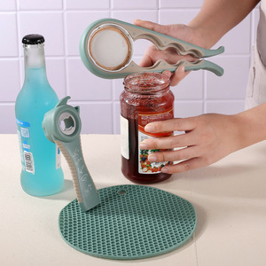 Nuevo Abrelatas Cuatro en Uno, 3 Piezas, Abrebotellas de Cerveza, Abrelatas Multiusos Cinco en Uno de Plástico, Tapete Antideslizante para Abrir Tapas - Product Image 2