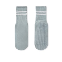 Chaussettes de sport respirantes mi-mollet pour femmes, personnalisées avec bande antidérapante, idéales pour le yoga, le fitness et le Pilates – Vente en gros