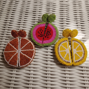 Boucles d'oreilles pendantes à la mode avec couture et couture avec motif brodé - Product Image 1