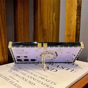 La <span class=keywords><strong>coque</strong></span> de téléphone carrée S23FE avec support incrusté de diamants S24ultra Lucky Four-leaf Clover A55 convient aux européens et aux A - Product Image 4