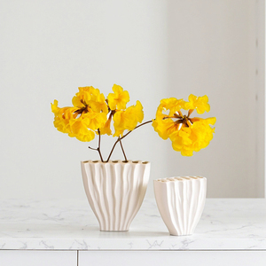 Jarrón de Cerámica Nórdica Esmaltada con Lantánido, Hecho a Mano, Diseño Minimalista Contemporáneo, Ecológico, para Agua - Product Image 3