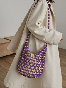 简约设计手工编织女式时尚木珠链刺绣字母休闲手提包高品质 - Product Image 2