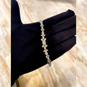 Pulsera de Diamantes Cultivados en Laboratorio de 7 Quilates con Diseño de Hoja |   Pulsera de Diamantes con Corte Esmeralda |   Pulsera de tenis de lujo - Product Image 1