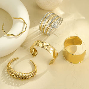 Bracelet de mode en acier inoxydable plaqué <span class=keywords><strong>or</strong></span> pour femme <span class=keywords><strong>Manchette</strong></span> de vague d'eau creuse avec bijoux de déclaration sans ternissement - Product Image 1