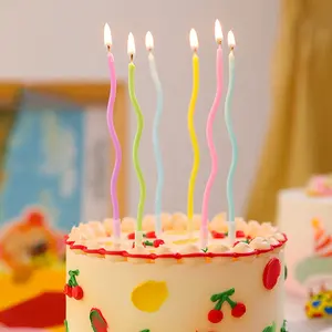 ロマンチックな湾曲した誕生日ケーキキャンドルクリエイティブパーティーの装飾湾曲したスパイラル金箔色のキャンドルツイストキャンドル紙箱スティック