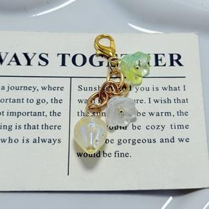 Porte-clés Fraise Tendance, Breloque Délicate pour Sac, Pendentif Fleur pour Femmes et Filles, Accessoire de Bijouterie, Cadeau - Product Image 2