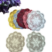 Napperon rond moderne et élégant, crocheté à la main, écologique, pour la décoration de table à thé et ensemble de dessous-de-verre, design artisanal