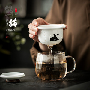 Tasse en verre avec filtre à thé Panda, peinte à la main, pour le bureau et le thé de l'après-midi - Product Image 1