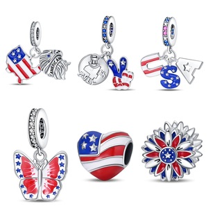 American flag pendant accessory, silver patriotic-themed pendant bead, suitable for <b>bracelets</b>, <b>red</b>, white and blue star design - Product Image 1