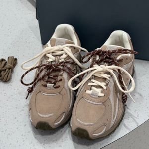 Calzado Deportivo de Lujo, Clásico, de Diseño, Transpirable, Impermeable, con Malla Cerrada, Cómodo, para Correr al Aire Libre, para Hombre y Mujer - Product Image 1