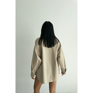 Camisa de Cuero con Textura de Piedra para Mujer, Estilo Boyfriend - Product Image 1