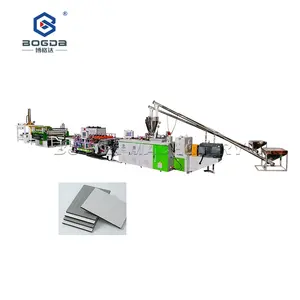 Machine de production de ligne d'extrusion de panneau de mousse de panneau de mur de PVC de largeur de 1220 mm