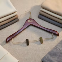 Cintres en bois vintage flexibles et antidérapants de luxe, vente en gros, pour salon et hôtel, nouveauté 2026