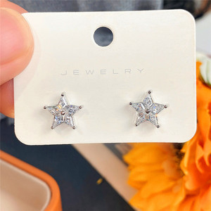 Orecchini a Forma di Stella a Cinque Punte per Donne, Accessori per Orecchie Semplici da Indossare Quotidianamente, per Outfit Casual e Regalo - Product Image 4