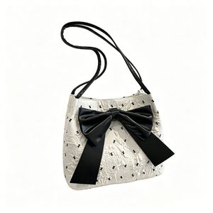 Sac cabas pour femme en cuir souple, design tendance et luxueux, logo personnalisé, matière résistante à la pliage, nouveau design. - Product Image 4