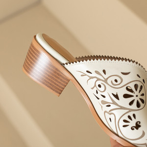 Mules Vintage da Donna con Taglio Cut-Out, Tacco Largo 4 cm, Punta Affusolata, Ciabatte Traspiranti in Pelle Bovina, Soletta in Montone, Scarpe Casual Antiscivolo - Product Image 4