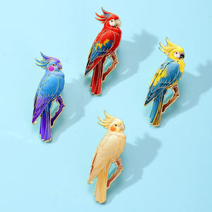 เข็มกลัดโลหะผสมสังกะสีเคลือบลายพิมพ์ UV รูปนกแก้วสีสันสดใส ดีไซน์นกสมจริง สไตล์ลำลอง ของขวัญ ของที่ระลึก รับสั่งซื้อจำนวนมาก ขายส่ง - Product Image 5