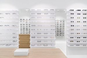 Exhibidor Óptico LED de MDF Personalizado de Lujo con Diseño Ecológico para Decoración Interior de Tiendas de Gafas - Product Image 3