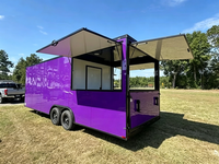 Remorque alimentaire commerciale avec fenêtre de service et comptoir friteuse pour poulet frit dans un parc de New York